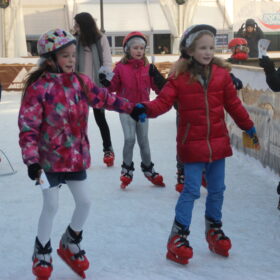 schaatsende kinderen