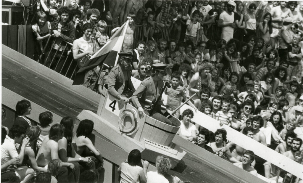 Bron: Regionaal Archief Gorinchem. Foto van Tobbedansen in 1979 in Gorinchem.