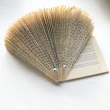 Recycle een oud boek tot een egel